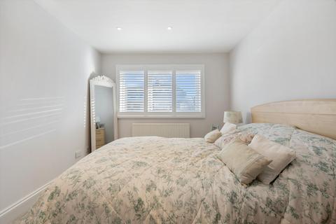 2 bedroom semi-detached house to rent, Mandeville Close, Wimbledon, London, SW20