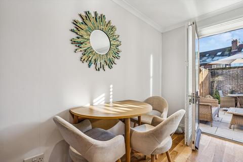 2 bedroom semi-detached house to rent, Mandeville Close, Wimbledon, London, SW20