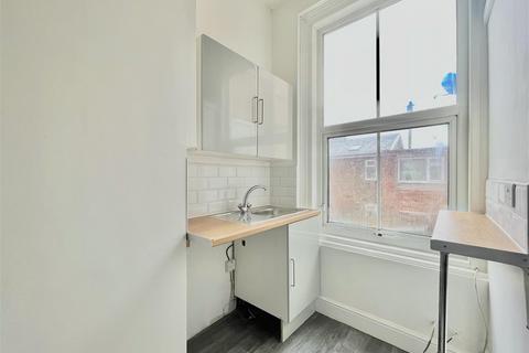 undefined, First Floor Studio Flat, Trinity Road, Bridlington, YO15 2HF