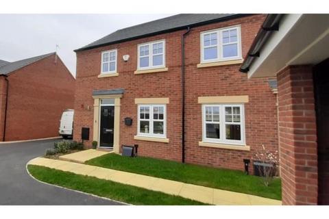 3 bedroom semi-detached house to rent, Cornflower Road, LE11