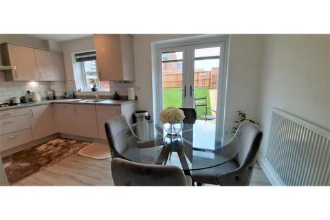 3 bedroom semi-detached house to rent, Cornflower Road, LE11