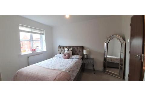 3 bedroom semi-detached house to rent, Cornflower Road, LE11