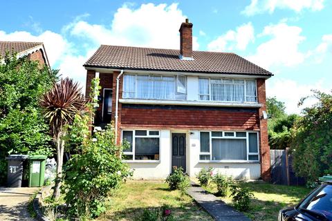 2 bedroom maisonette to rent, Raymond Close, Sydenham SE26