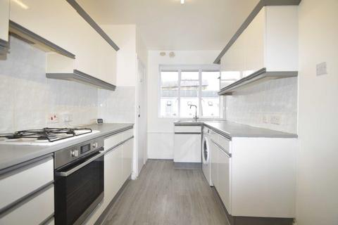 2 bedroom maisonette to rent, Raymond Close, Sydenham SE26