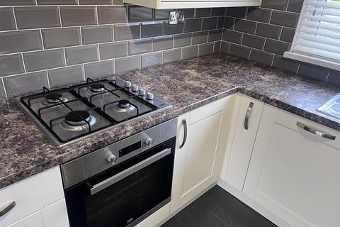 3 bedroom semi-detached house to rent, 8 Medworth