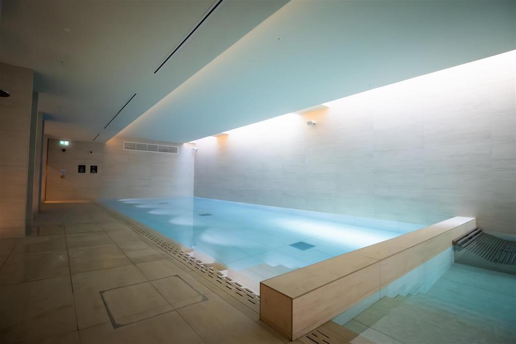 6z JA94q5a0u Qmpla Kocm AQ.jpg