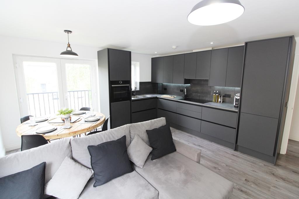 Kitchen / Dining Roo