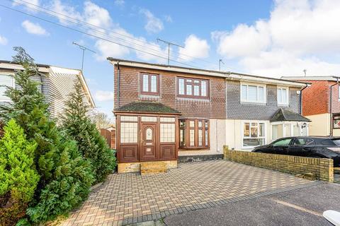 3 bedroom semi-detached house to rent, Hatfields, Loughton