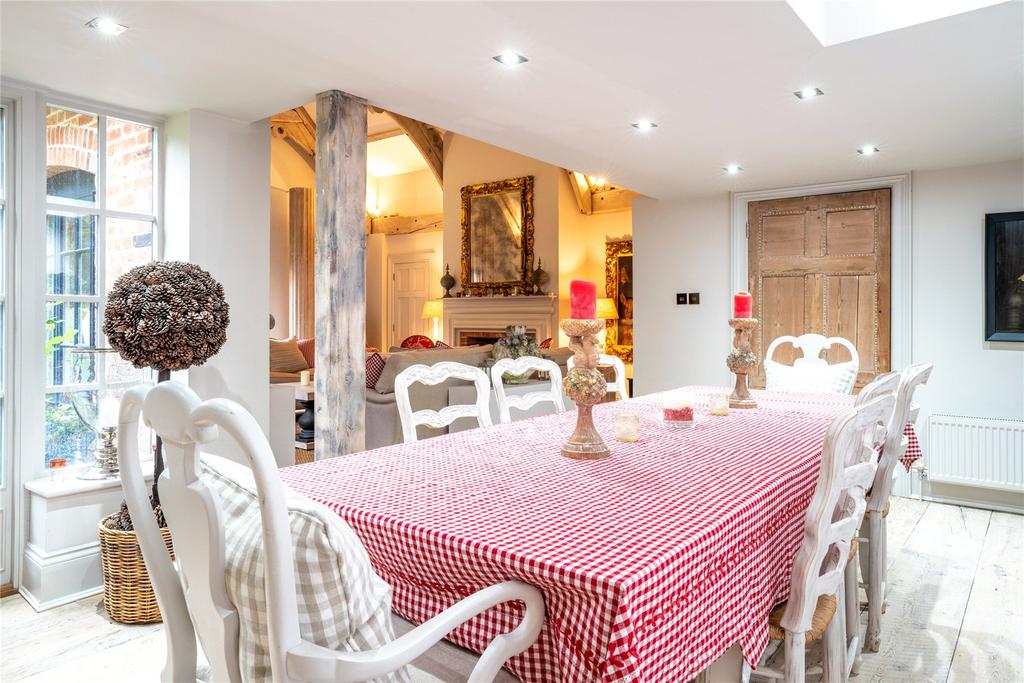 Garden Dining