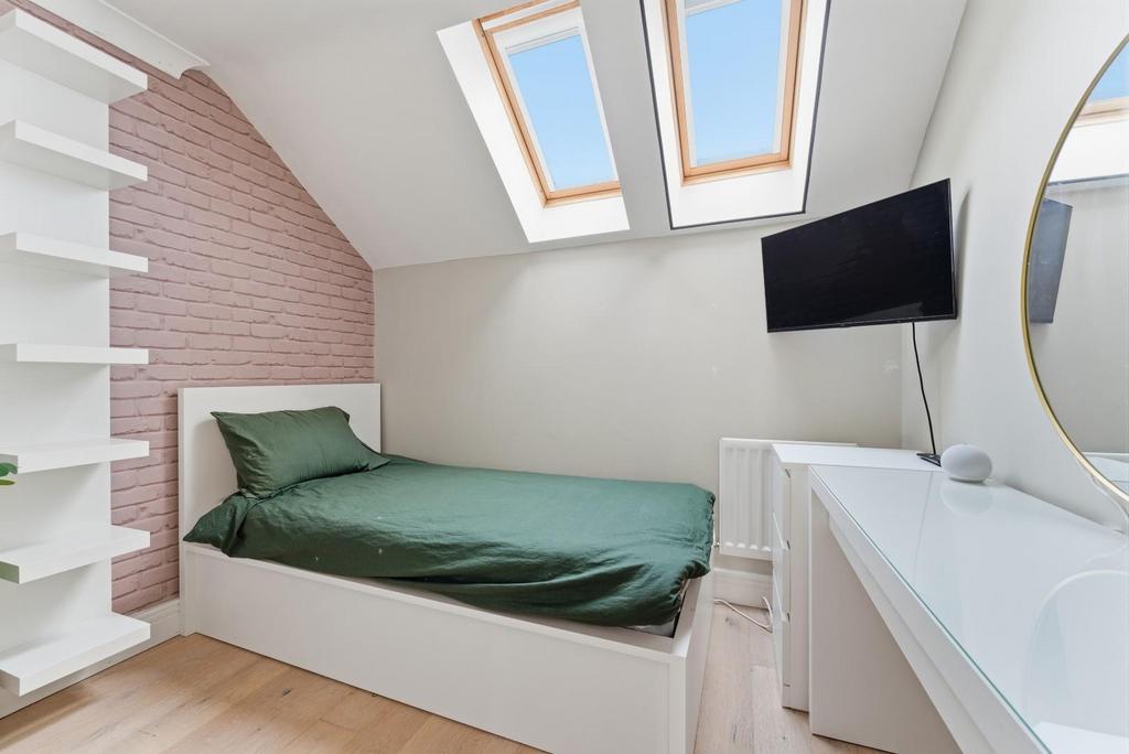 BEDROOM 3.jpg