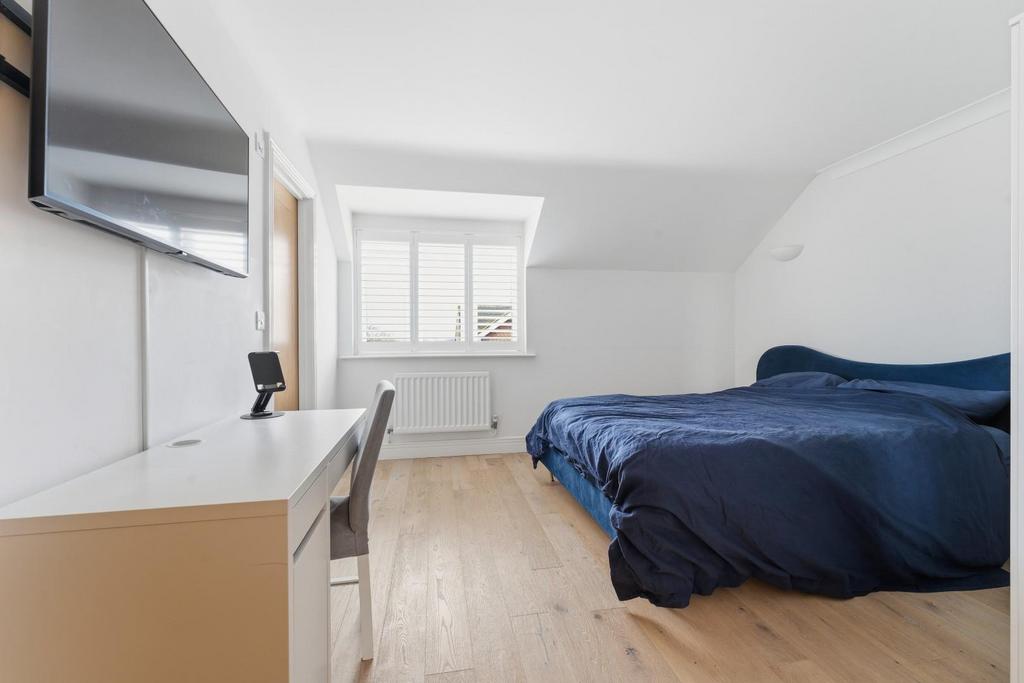 MASTER BEDROOM.jpg