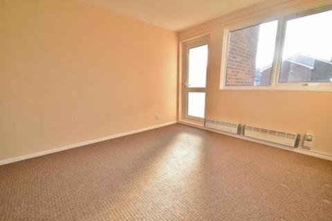 2 bedroom flat to rent, Elder Close, Winchester, SO22