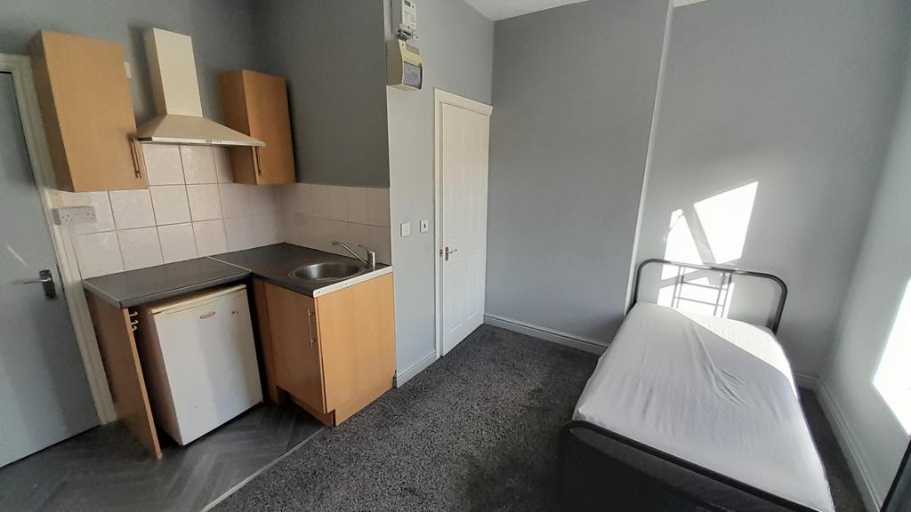 31 Lowther Road, Room 3