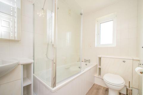 3 bedroom detached house to rent, Highmeadow, Manchester M26