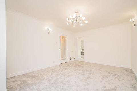 3 bedroom detached house to rent, Highmeadow, Manchester M26