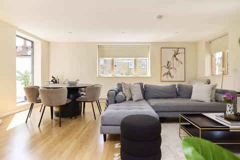 2 bedroom flat to rent, Gwendolen Avenue