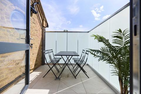 2 bedroom flat to rent, Gwendolen Avenue