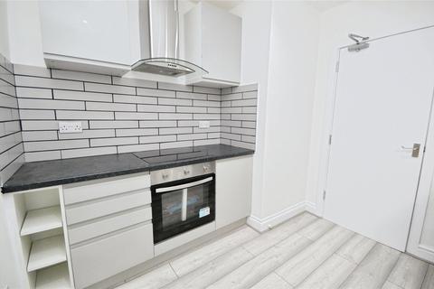 1 bedroom flat to rent, Hanworth Road, Hounslow TW4