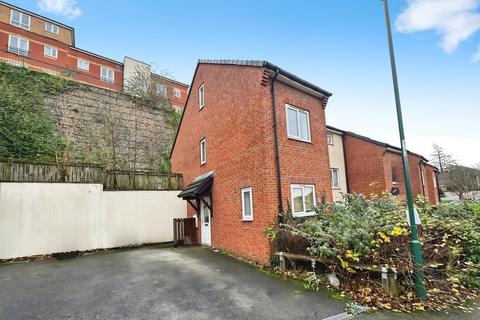 3 bedroom semi-detached house to rent, Conway Close, Nottingham NG3