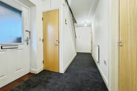 3 bedroom semi-detached house to rent, Conway Close, Nottingham NG3