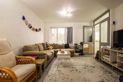 3 bedroom house to rent, Shooters Close, Birmingham, West Midlands, B5