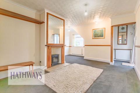2 bedroom semi-detached house to rent, Fields Road, Oakfield, NP44
