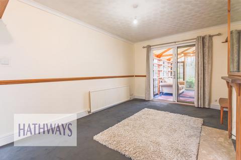 2 bedroom semi-detached house to rent, Fields Road, Oakfield, NP44