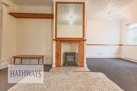 2 bedroom semi-detached house to rent, Fields Road, Oakfield, NP44