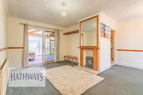 2 bedroom semi-detached house to rent, Fields Road, Oakfield, NP44