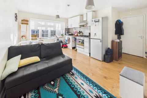 2 bedroom apartment for sale, Arborfield Close, Slough, Berkshire, SL1