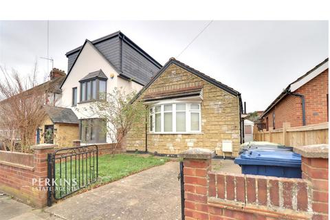 2 bedroom detached bungalow for sale, Greenford, UB6