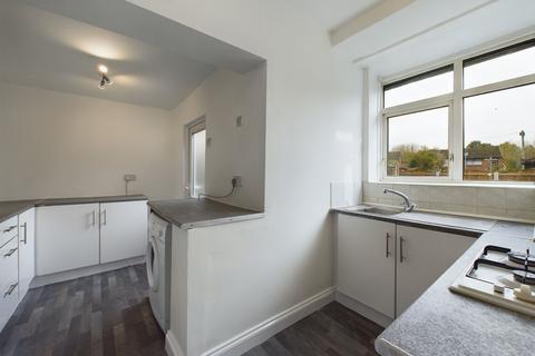 3 bedroom semi-detached house to rent, Mosley Common Road, Manchester M28