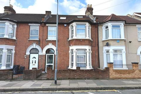 4 bedroom terraced house for sale, Highbury Gardens, Seven Kings