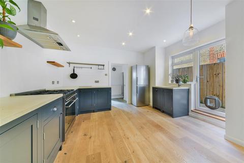 2 bedroom apartment to rent, Garratt Terrace, Tooting, SW17