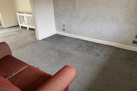 3 bedroom semi-detached house to rent, Benbow Waye, 30