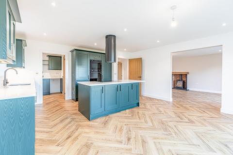 4 bedroom detached house for sale, Newbury Road, Headley, Thatcham, Hampshire, RG19