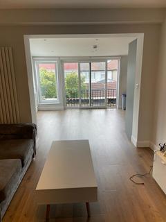 undefined, Syon Lane, Isleworth TW7