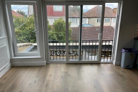 undefined, Syon Lane, Isleworth TW7