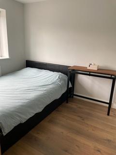 undefined, Syon Lane, Isleworth TW7