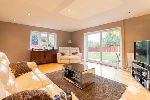 4 bedroom detached bungalow for sale, Ramsden View Road, Wickford SS12