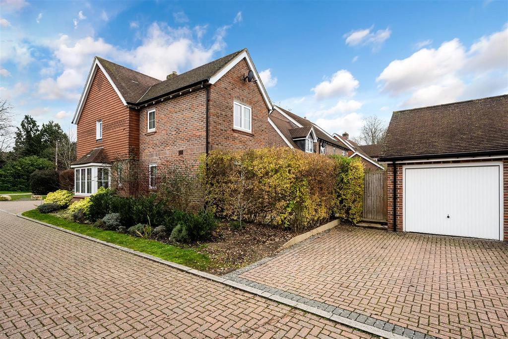 WOODLANDS CLOSE (20).jpg