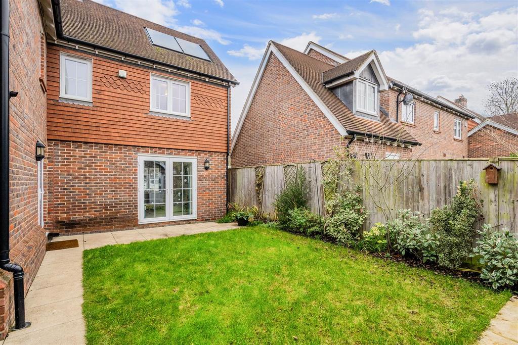 WOODLANDS CLOSE (17).jpg