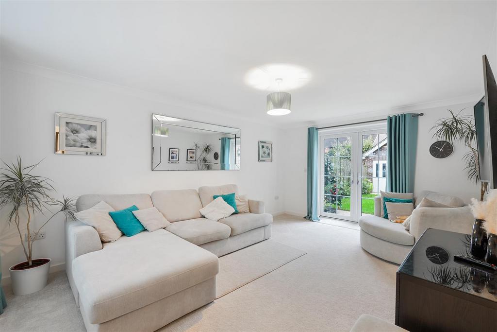 WOODLANDS CLOSE (12).jpg