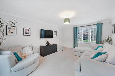 4 bedroom detached house for sale, Woodlands Close, Merstham RH1