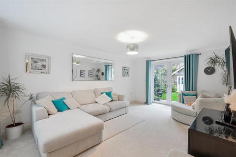 4 bedroom detached house for sale, Woodlands Close, Merstham RH1