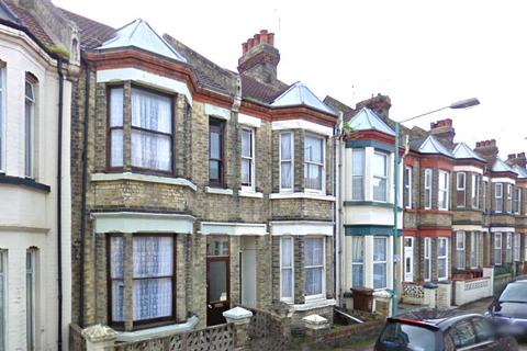 3 bedroom terraced house to rent, Balmoral Road, Gillingham, Kent, ME7