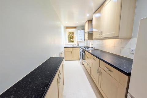 2 bedroom flat to rent, Stratfield Road, Slough