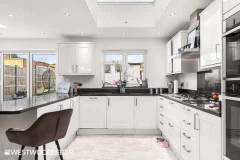 5 bedroom end of terrace house for sale, Home Close, Broxbourne EN10