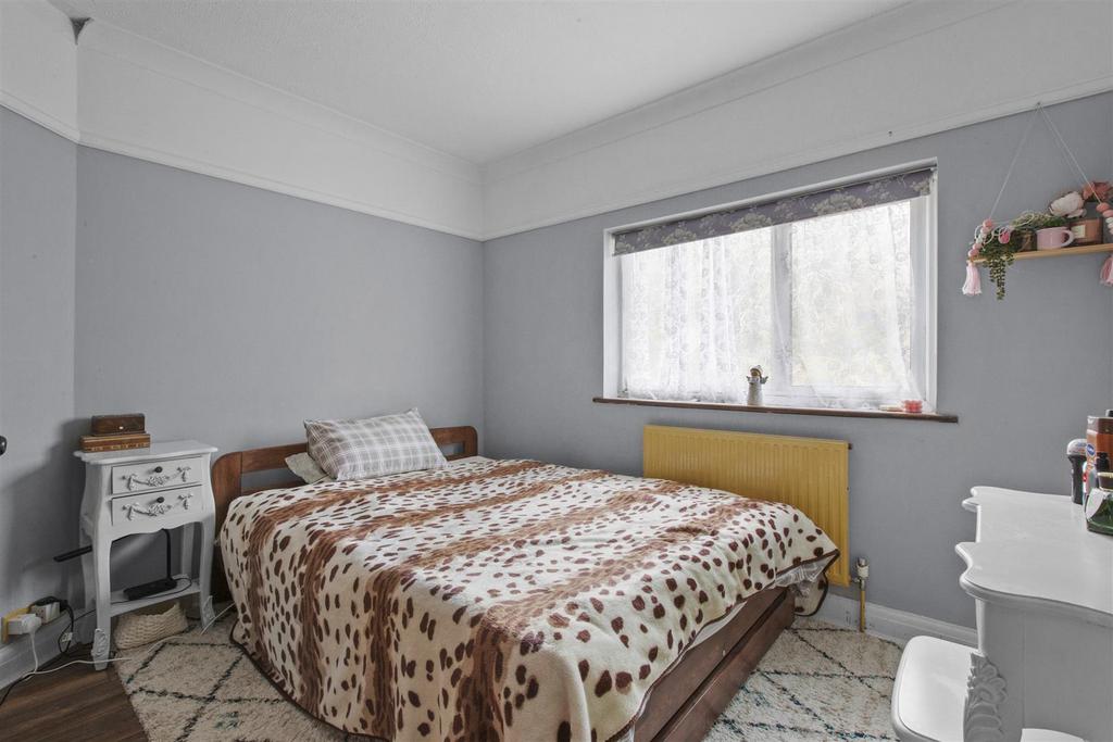 40 White Close, HP13 5 NG-2.jpg