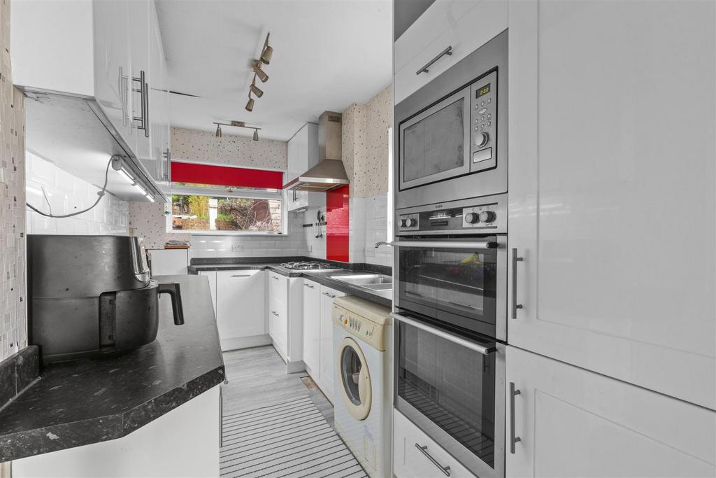 40 White Close, HP13 5 NG-5.jpg